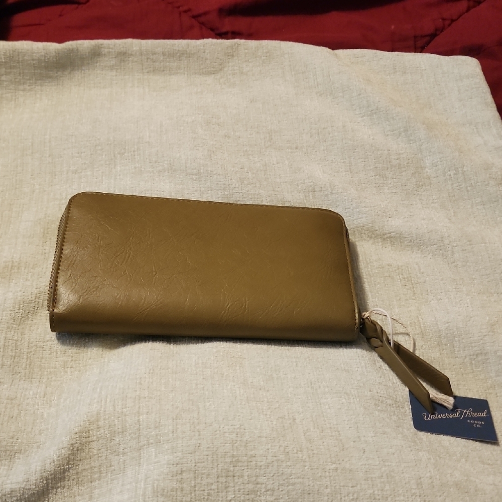 UNIVERSAL THREAD OLIVE WALLET